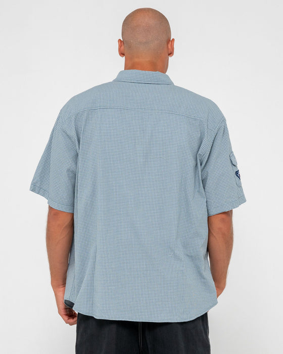 man-wearing-stasha-pocket-short-sleeve-shirt-in-china-blue