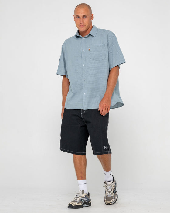 man-wearing-stasha-pocket-short-sleeve-shirt-in-china-blue