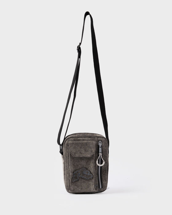 mens-streamline-sling-bag-in-carbon