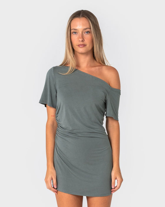 woman-wearing-sally-slouch-off-shoulder-dress-in-khaki