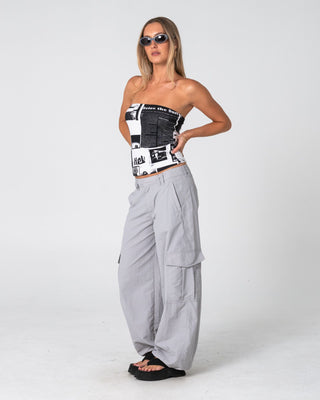 Woman wearing Melrose Loose Low Rise Cargo Pant in Ultimate Grey