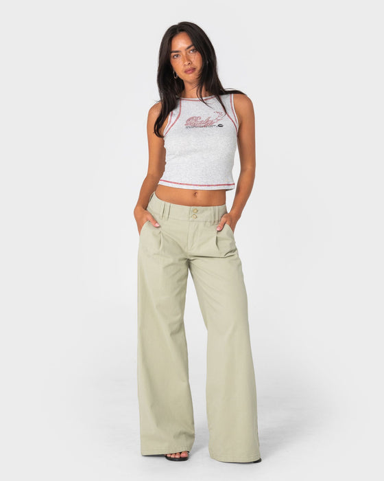 woman-wearing-beverley-low-rise-pant-in-eucalyptus