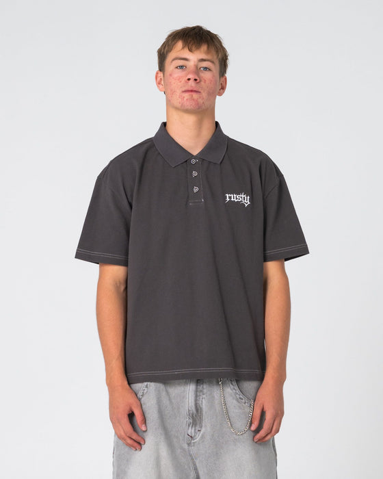 man-wearing-cleetus-short-sleeve-polo-in-carbon
