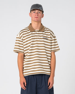 Man wearing Cleetus Short Sleeve Polo in Mushroom