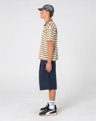 Man wearing Cleetus Short Sleeve Polo in Mushroom