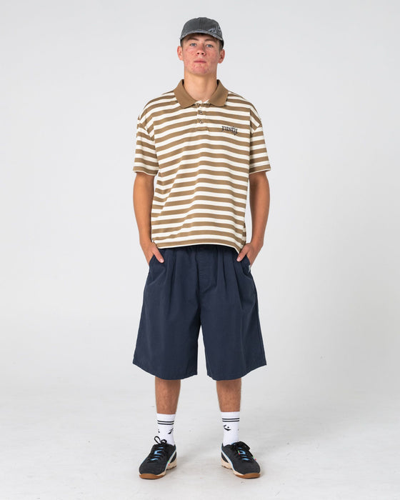man-wearing-cleetus-short-sleeve-polo-in-mushroom