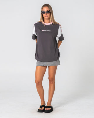 Woman wearing New Break 220 Oversize Tee in Carbon