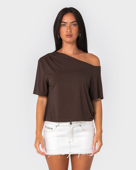 woman-wearing-sally-slouch-off-shoulder-tee-in-java