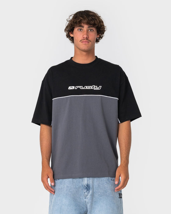 man-wearing-infinity-short-sleeve-tee-in-steel