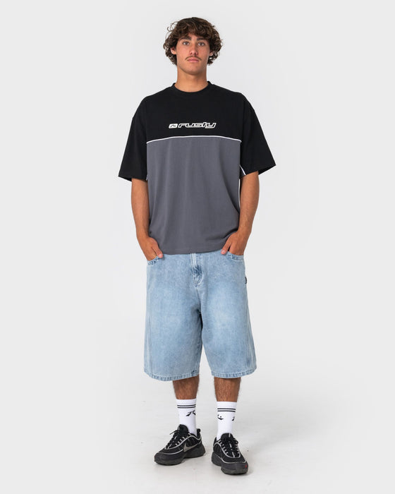 man-wearing-infinity-short-sleeve-tee-in-steel