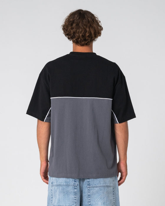 man-wearing-infinity-short-sleeve-tee-in-steel