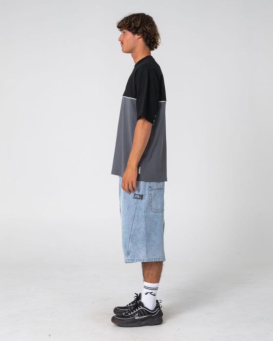 man-wearing-infinity-short-sleeve-tee-in-steel
