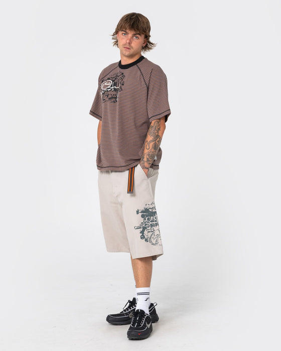 man-wearing-riddle-me-this-short-sleeve-tee-in-pinecone