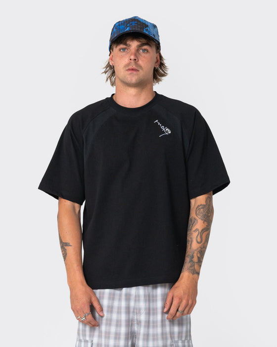 man-wearing-avalanche-short-sleeve-tee-in-black