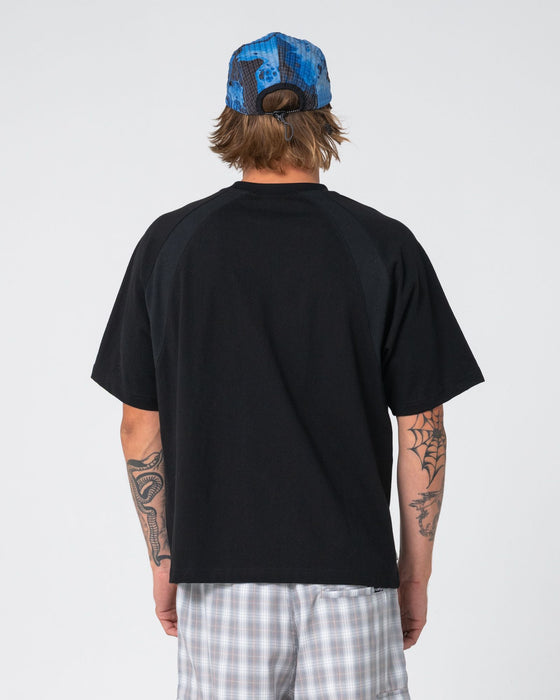 man-wearing-avalanche-short-sleeve-tee-in-black