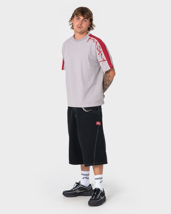 man-wearing-lost-it-short-sleeve-tee-in-stone-grey