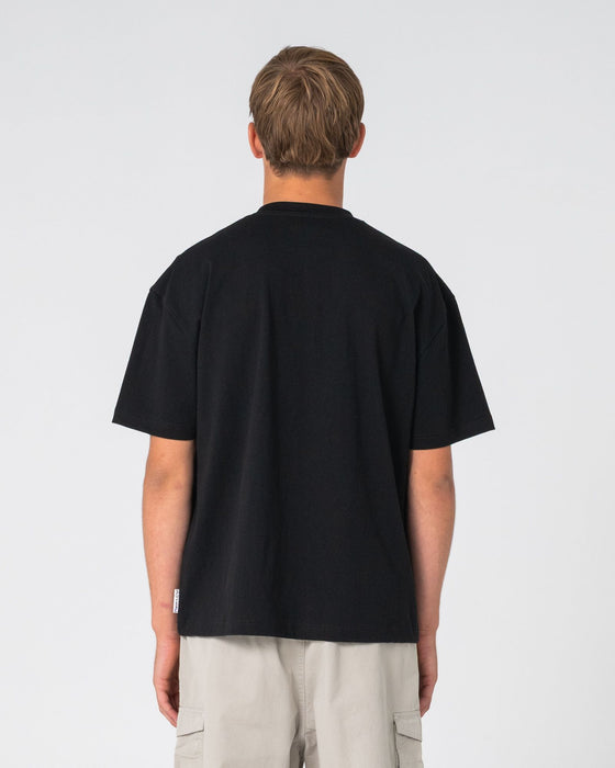 man-wearing-kurban-sprawl-short-sleeve-tee-in-black