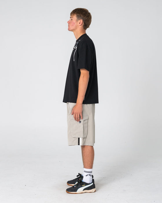 man-wearing-kurban-sprawl-short-sleeve-tee-in-black