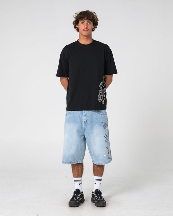 man-wearing-art-attack-short-sleeve-tee-in-black