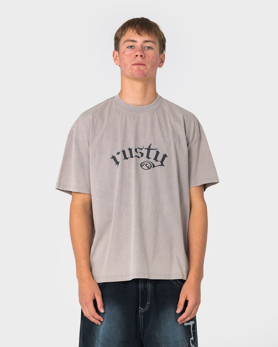 man-wearing-monty-2-0-short-sleeve-tee-in-washed-grey