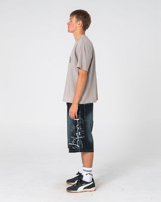 Man wearing Monty 2.0 Short Sleeve Tee in Washed Grey