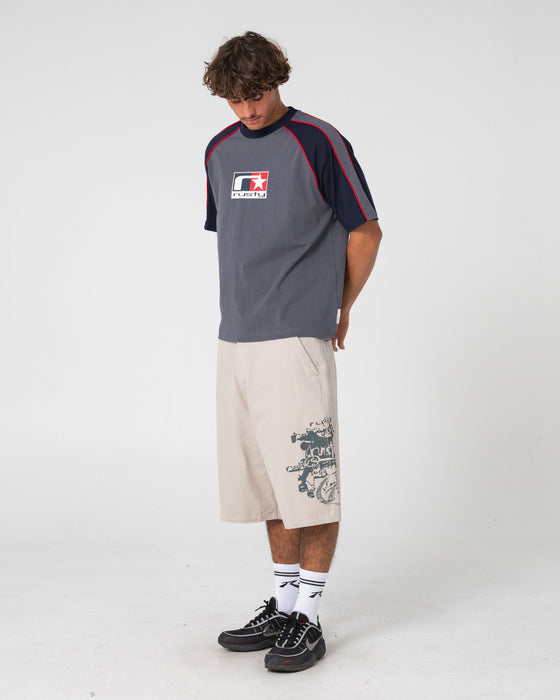 man-wearing-tekka-short-sleeve-tee-in-steel