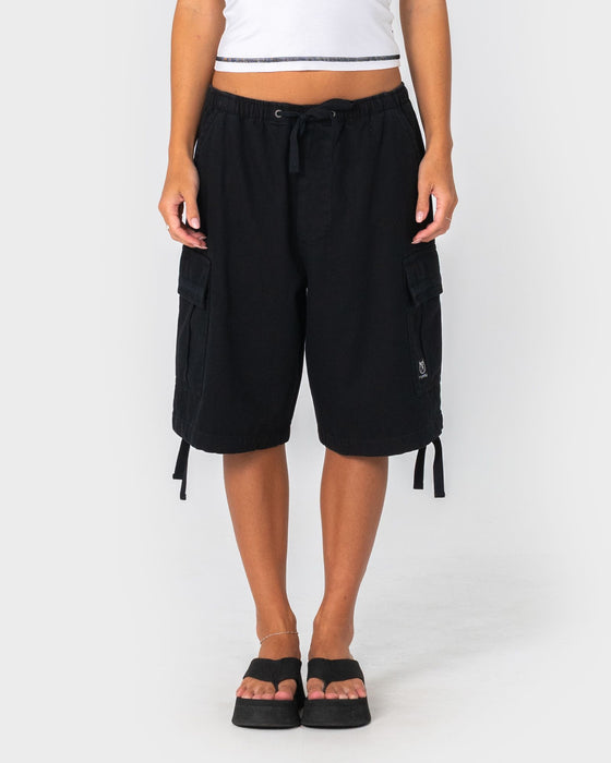 woman-wearing-river-low-rise-baggy-cargo-short-in-washed-black