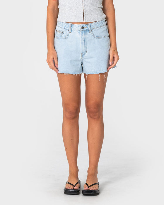woman-wearing-penny-kick-flare-denim-short-2-0-in-sky-blue-heather