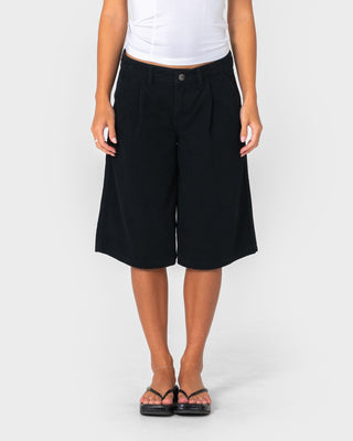Woman wearing Larry Low Rise Relaxed Jort in Black