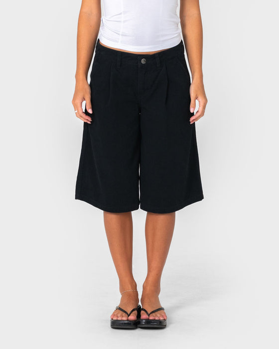 woman-wearing-larry-low-rise-relaxed-jort-in-black