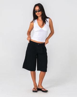 Woman wearing Larry Low Rise Relaxed Jort in Black