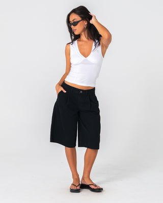 Woman wearing Larry Low Rise Relaxed Jort in Black