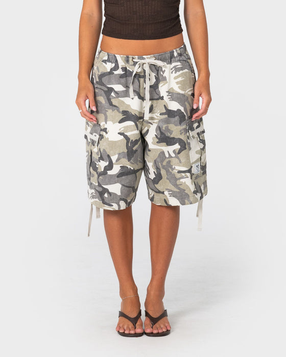 woman-wearing-river-camo-low-rise-baggy-cargo-short-in-camo