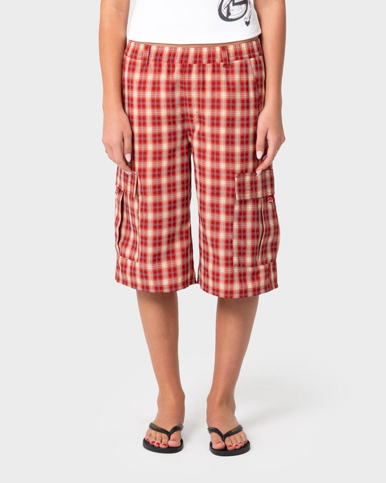 woman-wearing-ms-screw-elastic-cargo-short-in-red