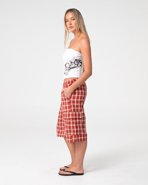 woman-wearing-ms-screw-elastic-cargo-short-in-red