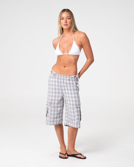 woman-wearing-ms-screw-elastic-cargo-short-in-stone-grey