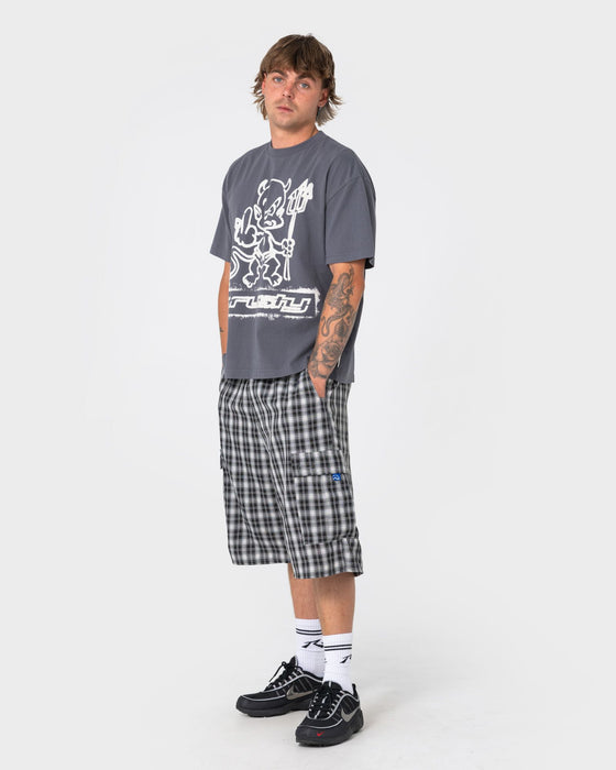 man-wearing-screwdriva-elastic-cargo-short-in-black