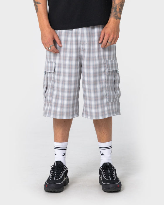 man-wearing-screwdriva-elastic-cargo-short-in-stone-grey