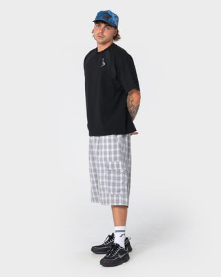 man-wearing-screwdriva-elastic-cargo-short-in-stone-grey