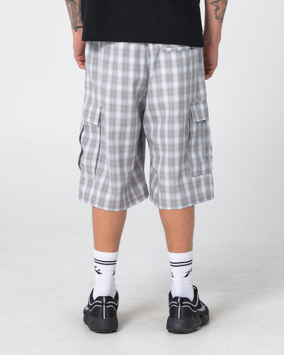 man-wearing-screwdriva-elastic-cargo-short-in-stone-grey