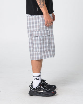 Man wearing Screwdriva Elastic Cargo Short in Stone Grey