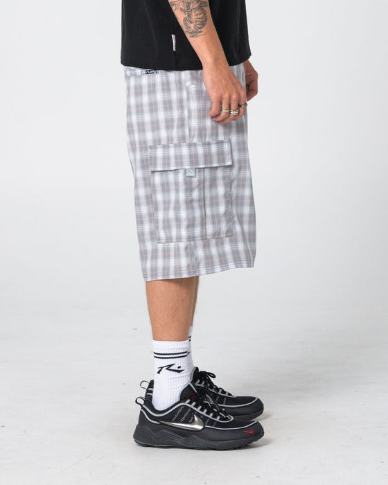 man-wearing-screwdriva-elastic-cargo-short-in-stone-grey