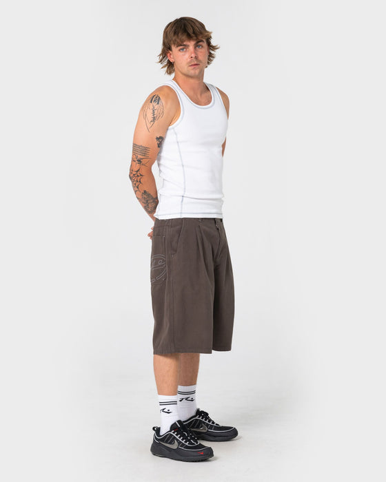 man-wearing-enigma-pleated-short-in-seaweed