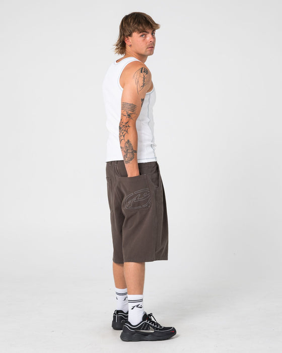 man-wearing-enigma-pleated-short-in-seaweed