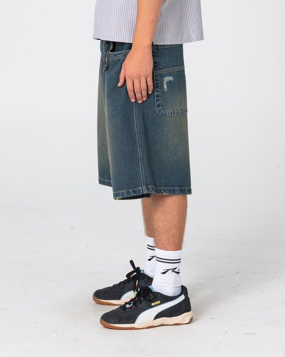 man-wearing-riddler-wide-baggy-jort-in-dark-n-dirty