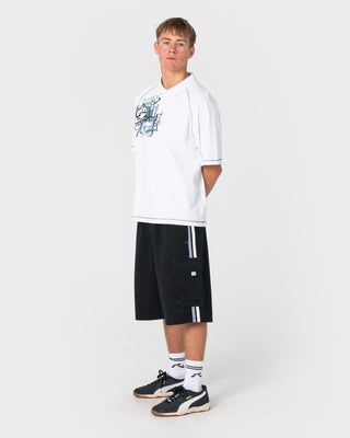 Man wearing 8-ball Elastic Cargo Short in Black