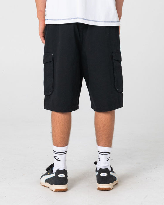 man-wearing-8-ball-elastic-cargo-short-in-black