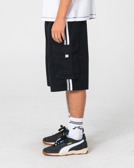 man-wearing-8-ball-elastic-cargo-short-in-black