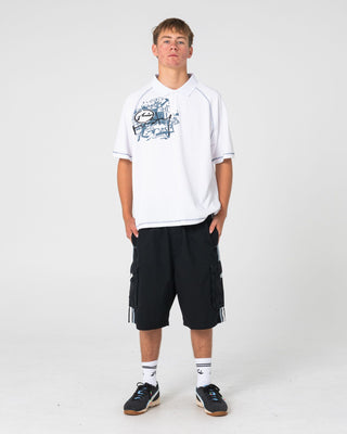 Man wearing 8-ball Elastic Cargo Short in Black