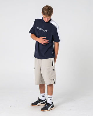 Man wearing 8-ball Elastic Cargo Short in Stone Grey